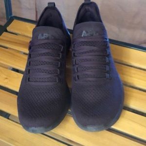 Lululemon  APL tech loom breeze size 7
